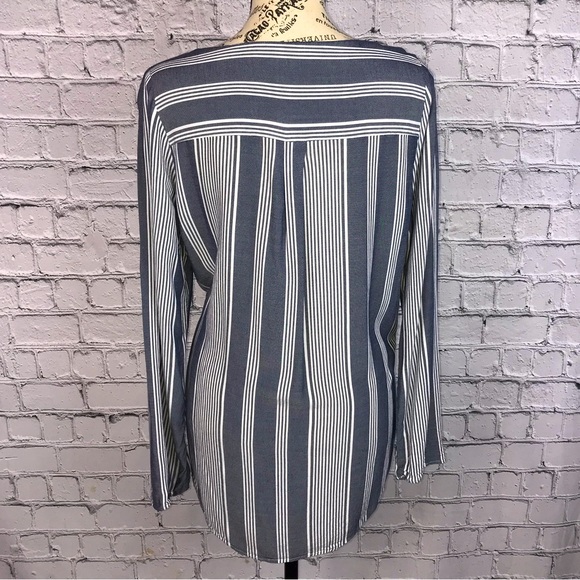 Alythea Women’s Long Sleeve V-Neck Pullover Stripe Gray Blouse Size Large - Picture 2 of 5